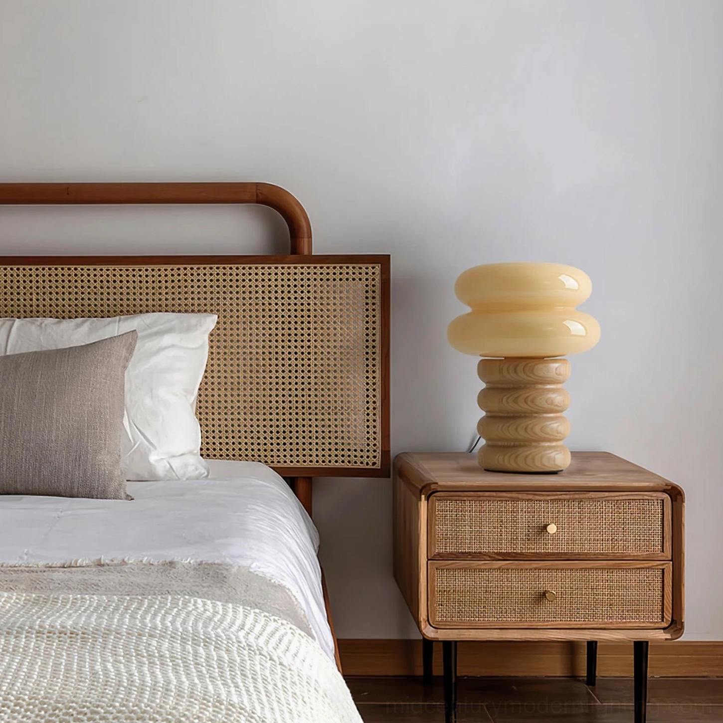 Napako table lamp with G9 socket compatibility showing LED and Edison bulb options for warm and modern lighting