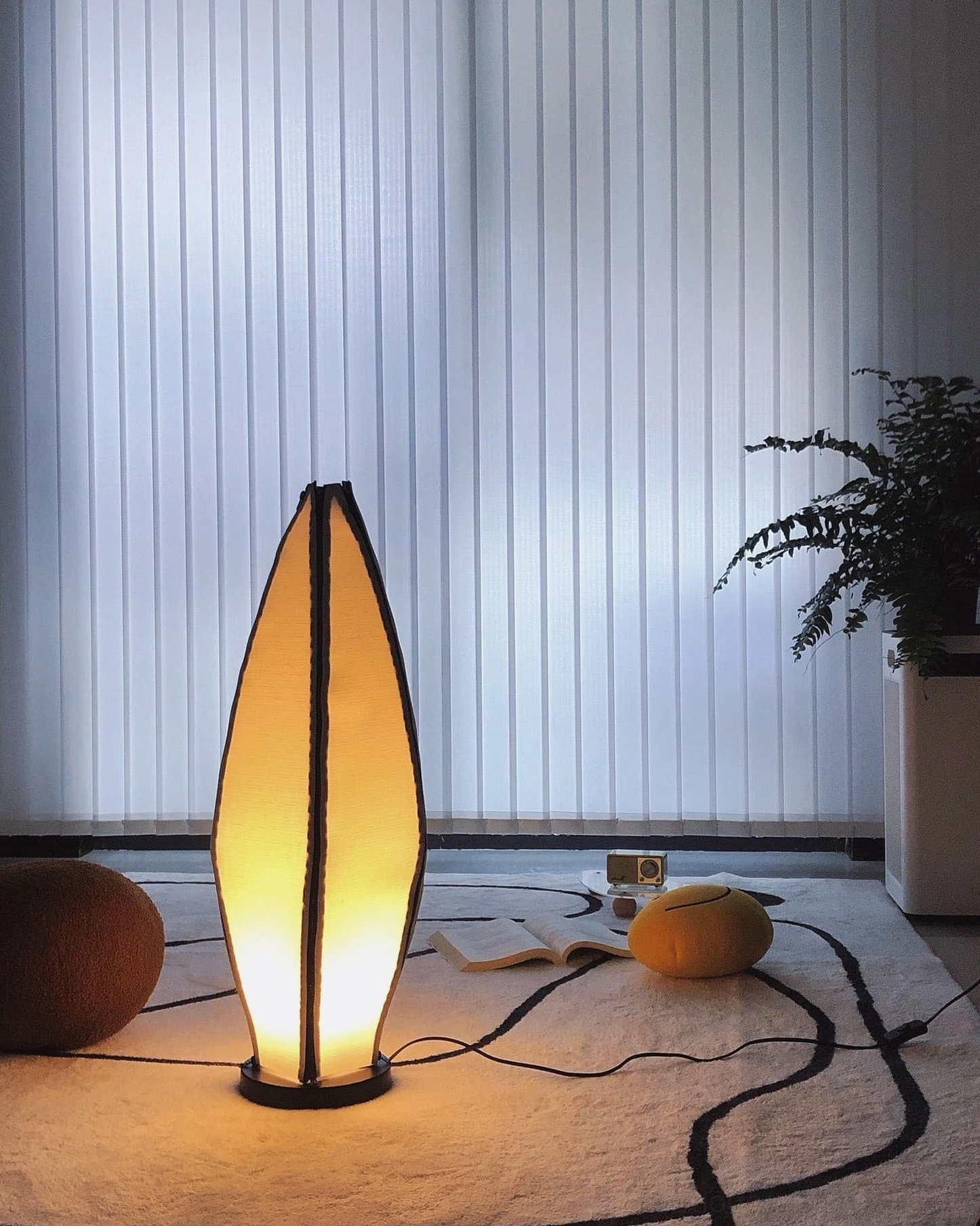 Nature-inspired banana table lamp bringing organic beauty to modern home design schemes
