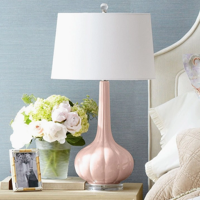 Notte table lamp three-quarter view silhouette minimalist contemporary home lighting