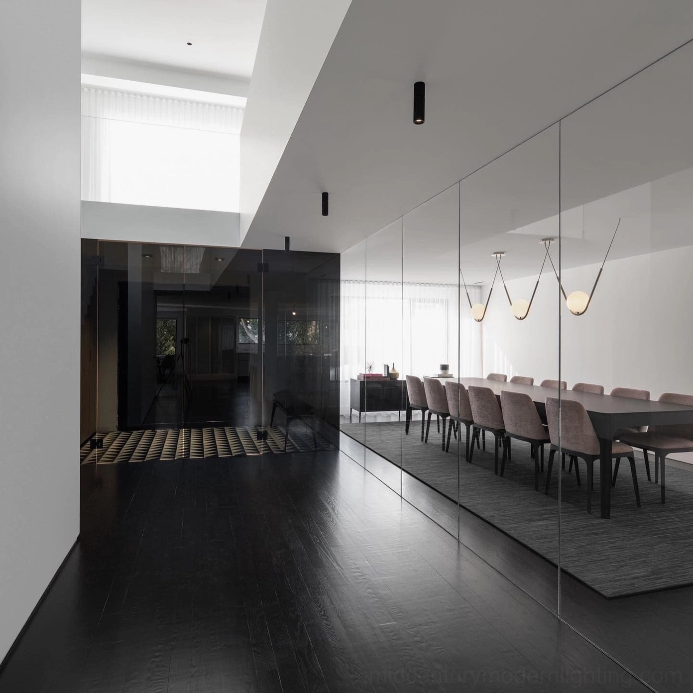 Perle pendant lamp design showing elegant curved metal structure and handblown glass diffuser
