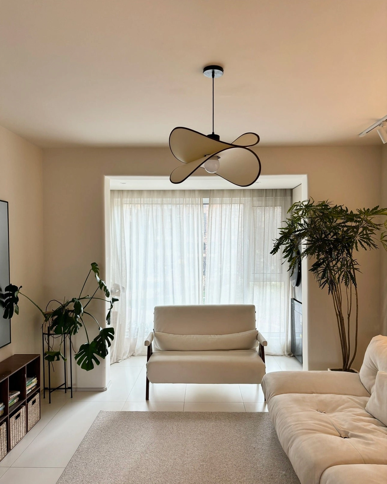 Petalo mid-century modern pendant lamp full size product photography studio shot