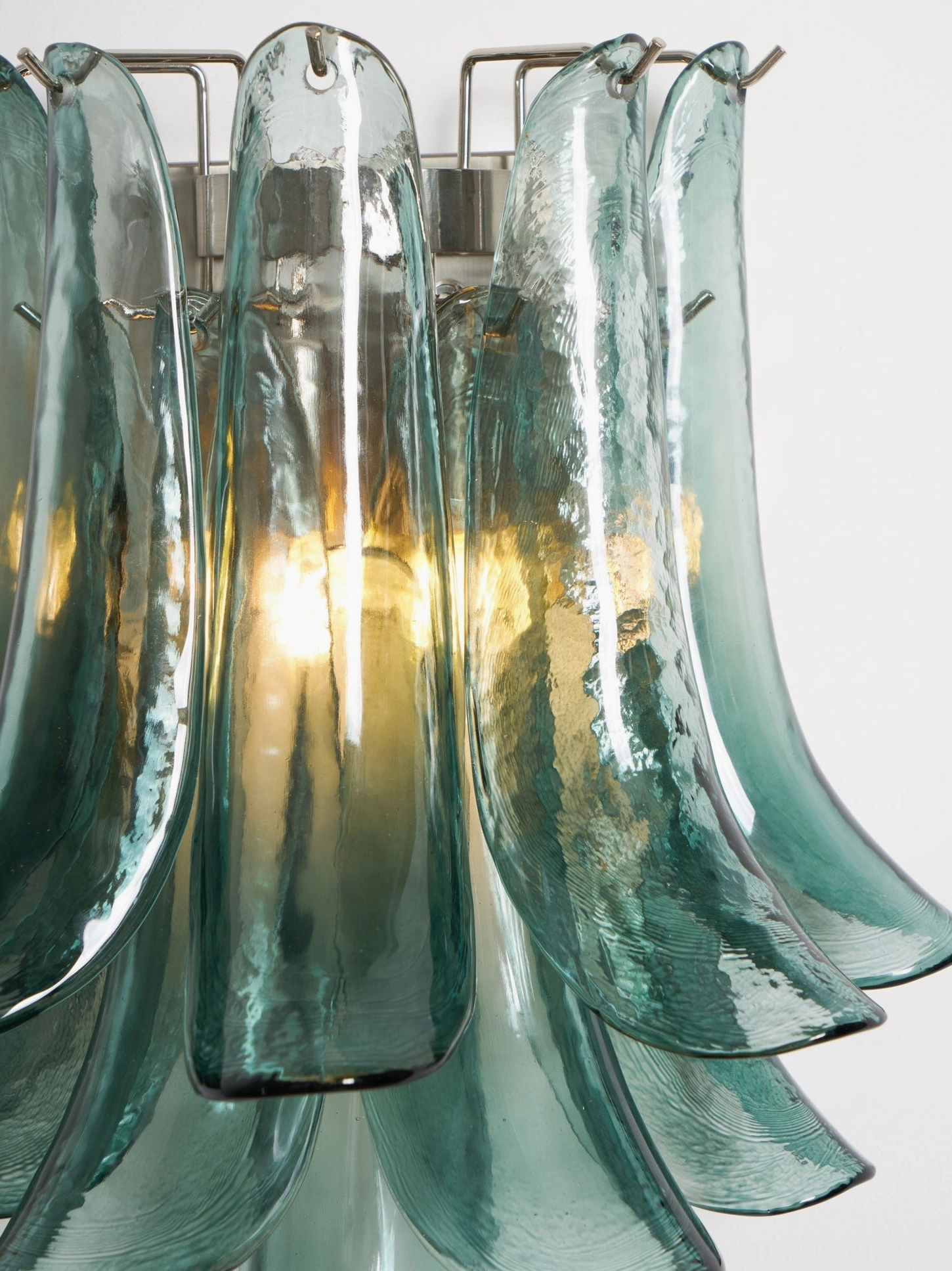 Petral Murano-style wall sconce with hand-crafted glass petals, sculptural accent lighting