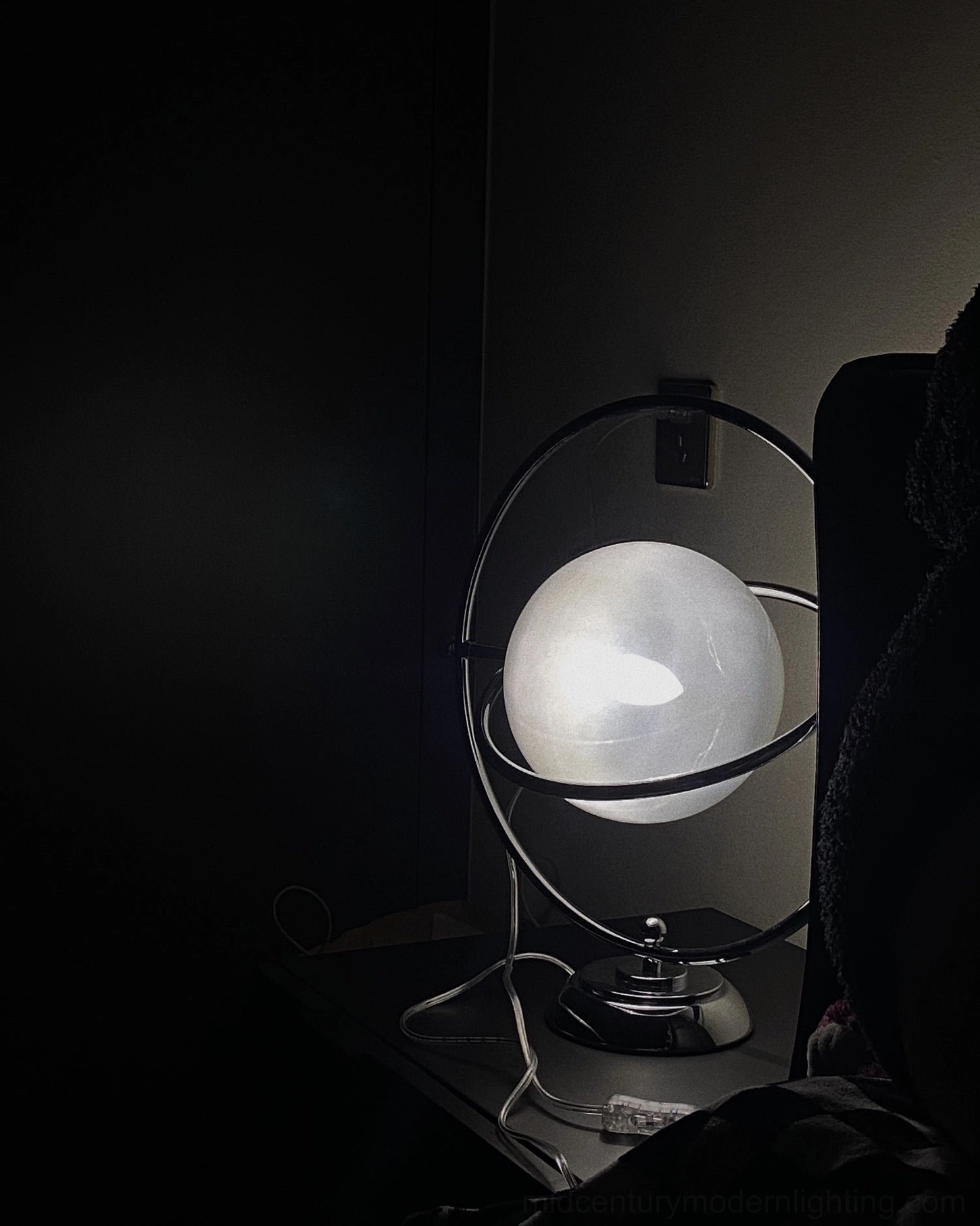 Planet lamp rotating metal ring 360 adjustable frame modern lighting solution