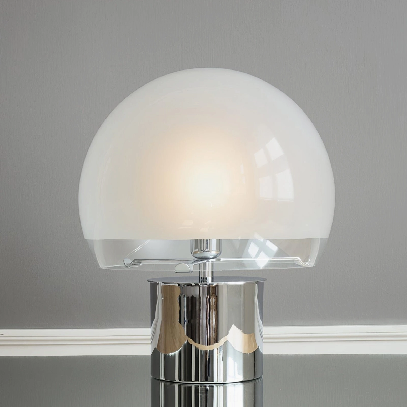 Porcino table lamp showcase featuring frosted and clear glass sphere design close-up