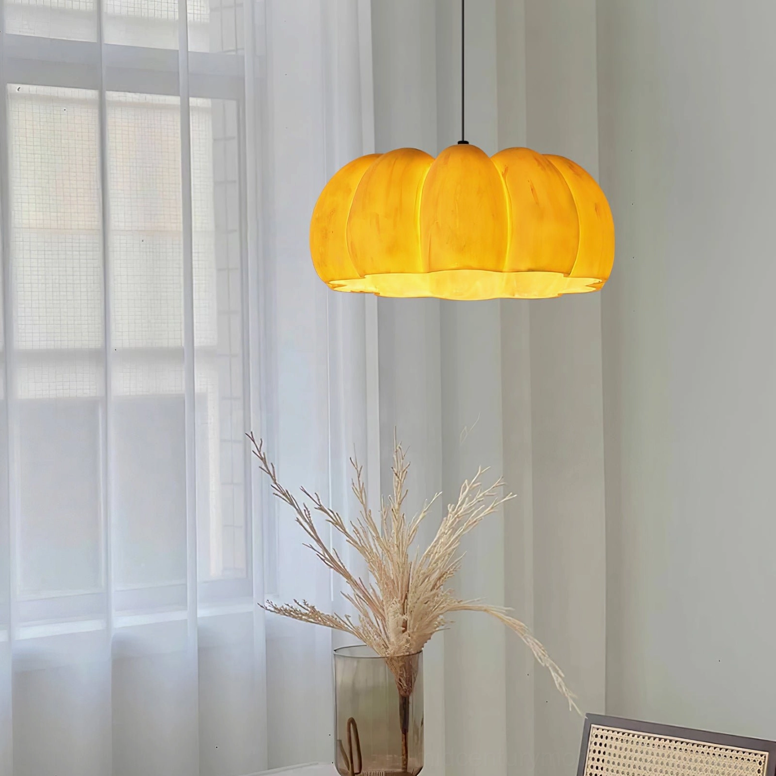Pumpkin pendant lamp with E27 bulb base compatibility for LED and Edison bulb options