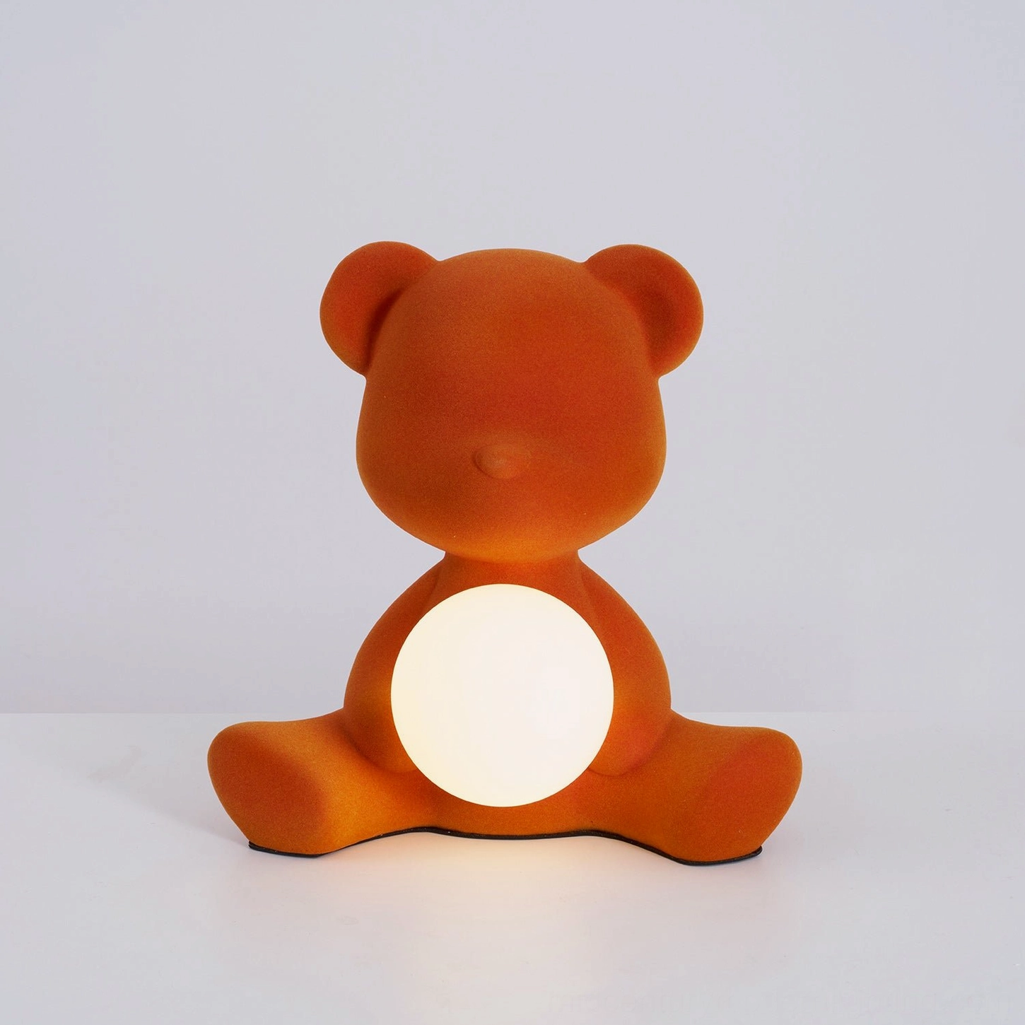 Red teddy bear table lamp cord and plug configuration display