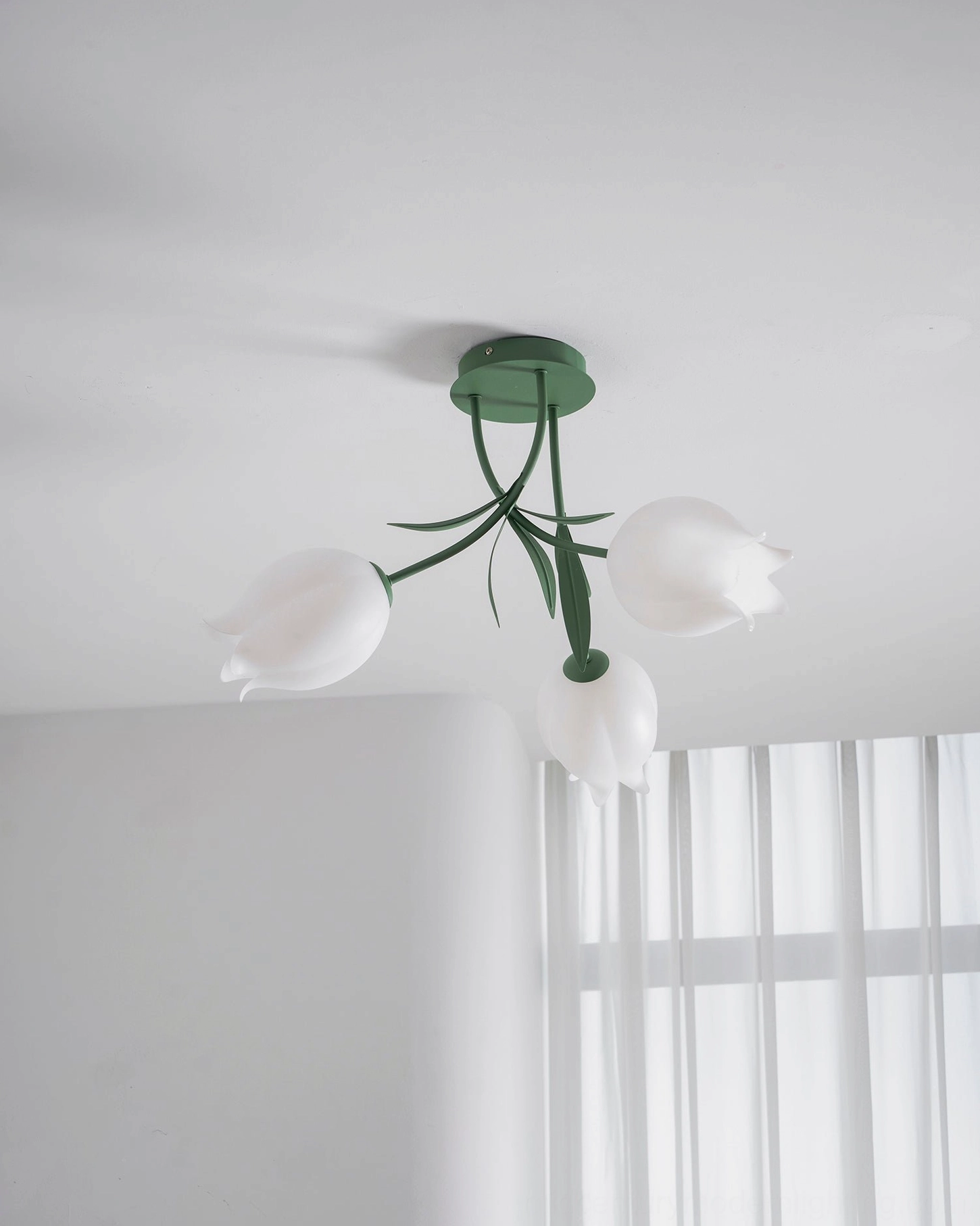 Ricko 3-head compact light acrylic shade detail