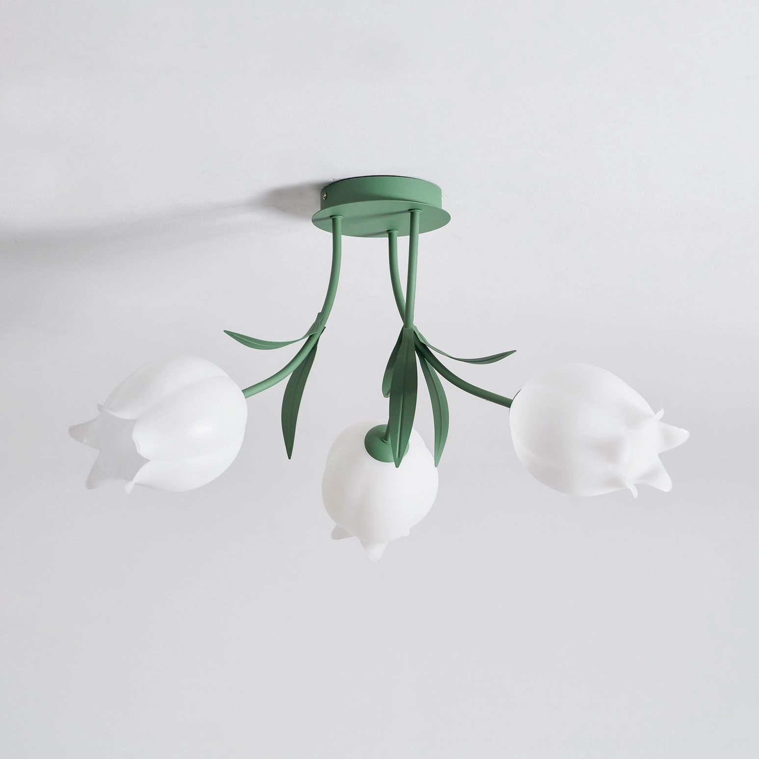 Ricko 3-head fixture metal leaf and bell detail