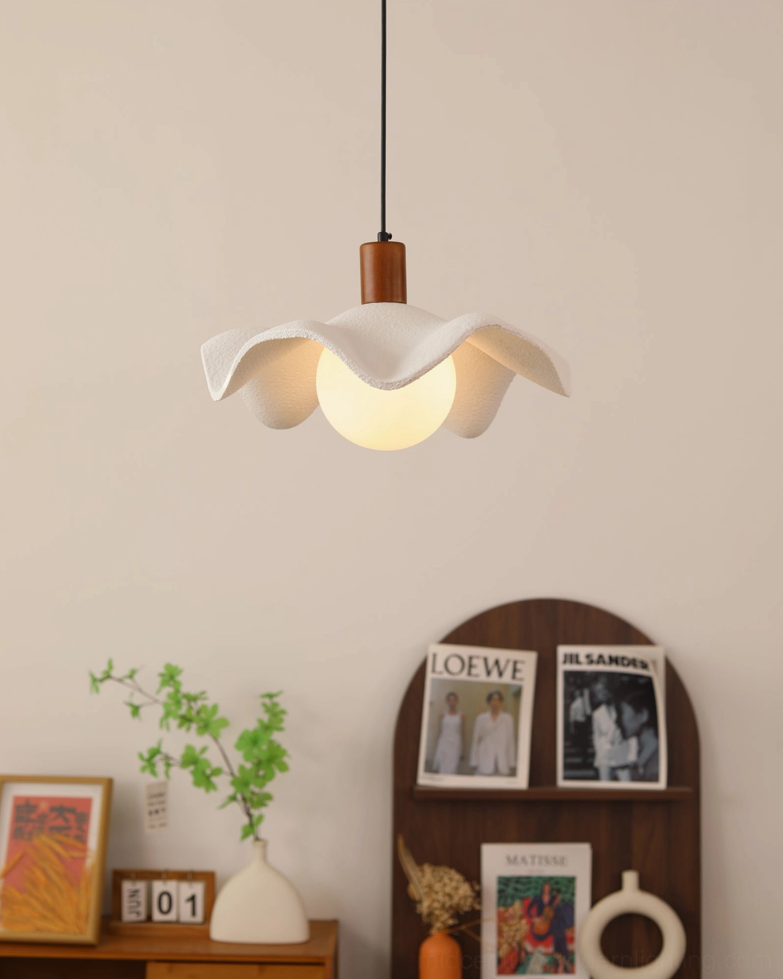 Rivale textured resin wavy pendant light symmetrical shade wooden shelf display