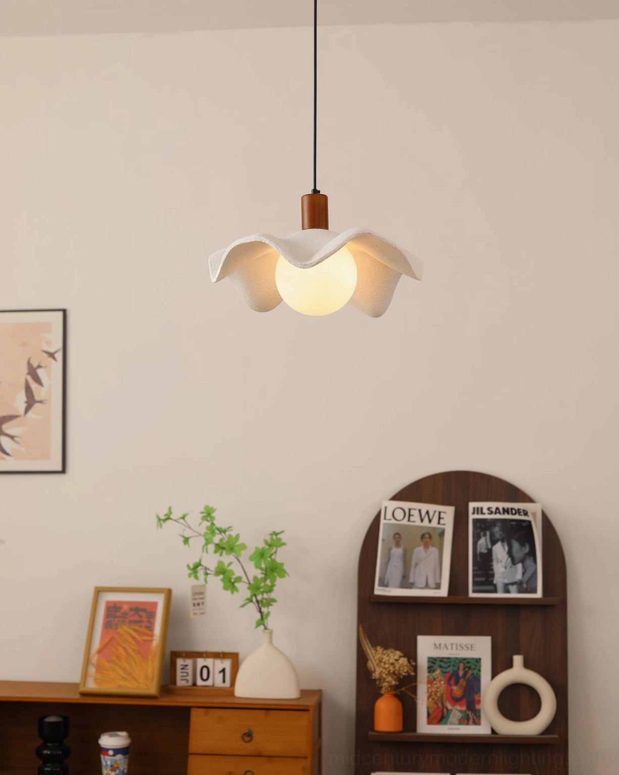 Rivale compact wavy pendant light small size with frosted globe bulb