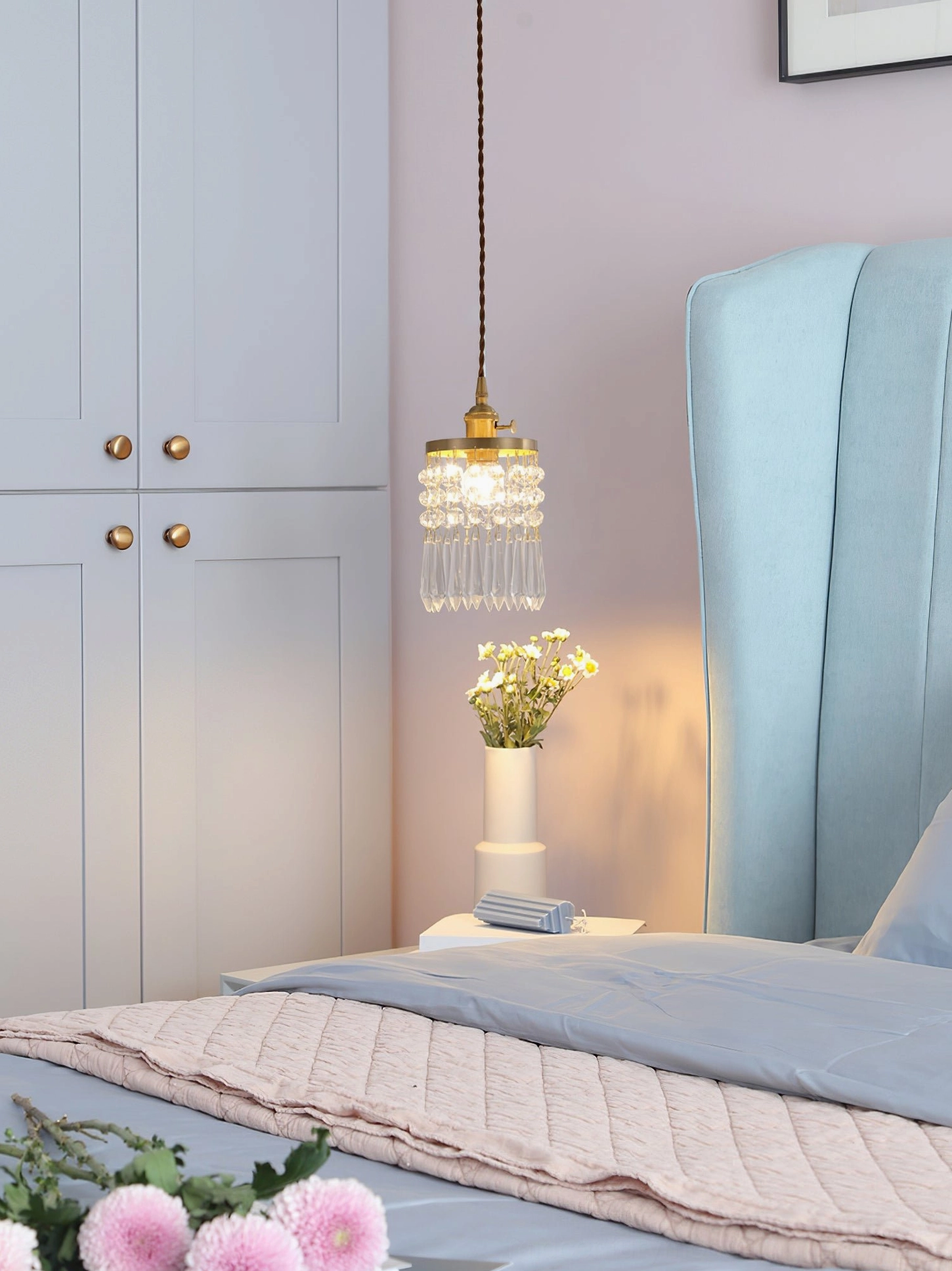 Brass and crystal pendant fixture, romantic retro flavor design characteristic