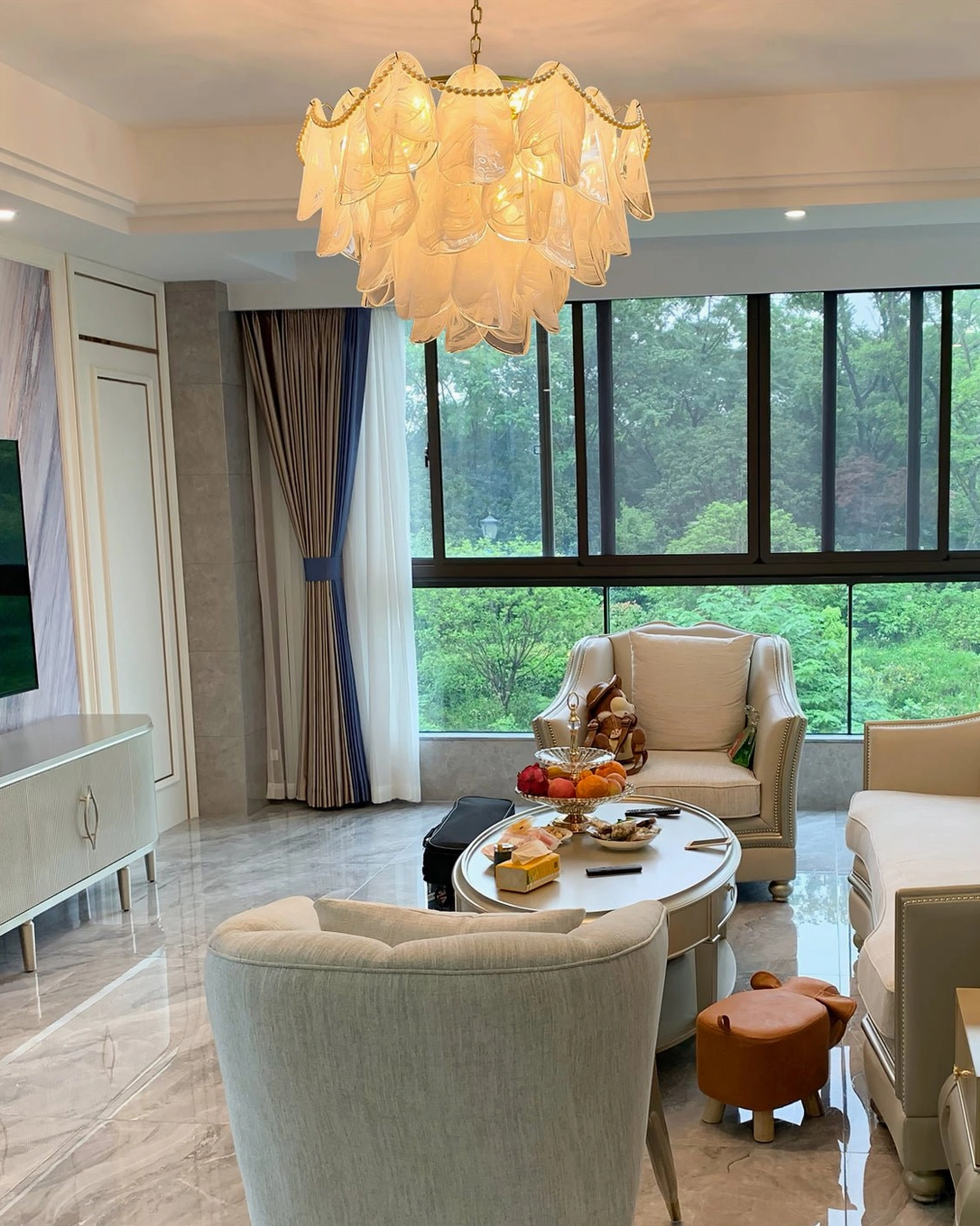 Rondini chandelier in bright family room with floor-to-ceiling windows, minimalist luxury home design