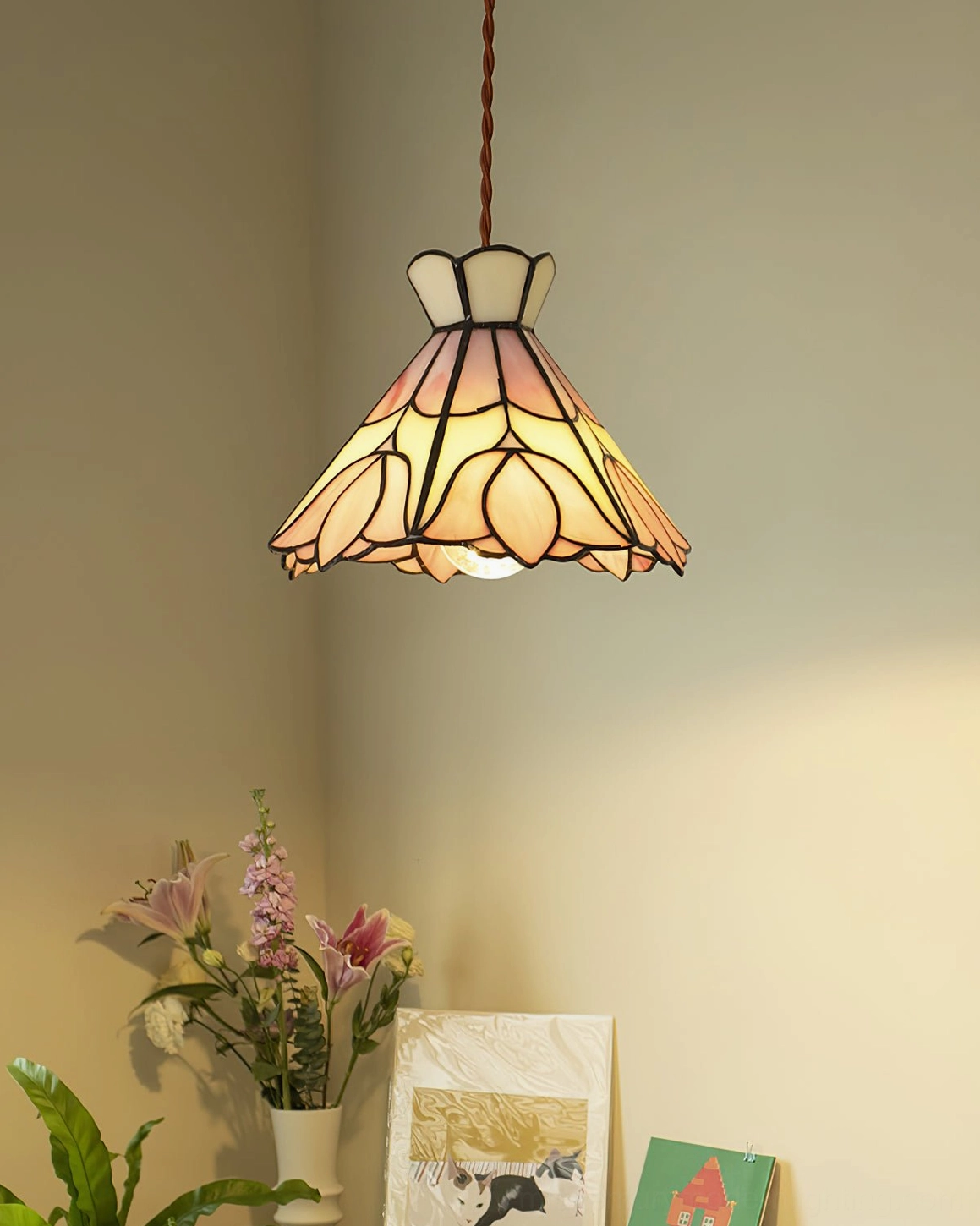 Serena tulip Tiffany pendant lamp displaying cream and pink glass combination in home lighting application