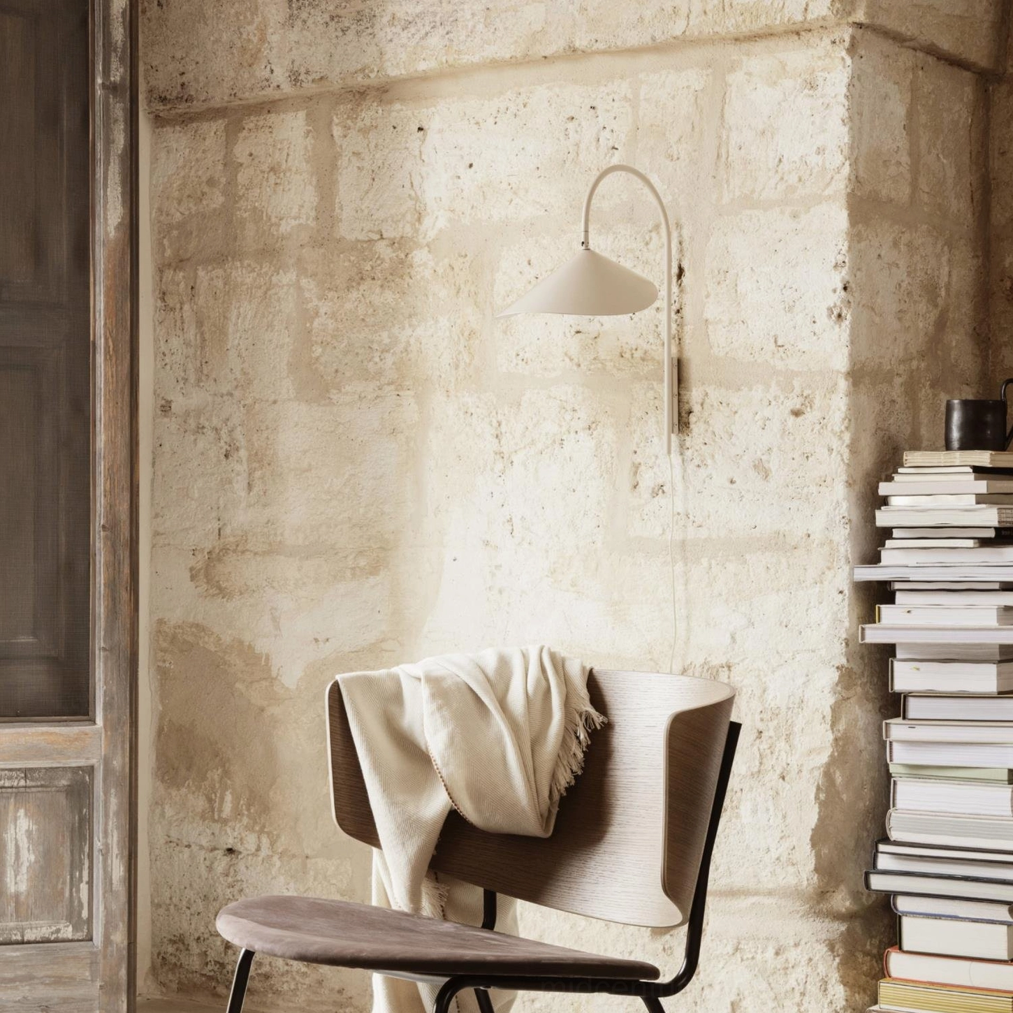 Stella plug-in wall lamp showing cord routing and inline switch mechanism