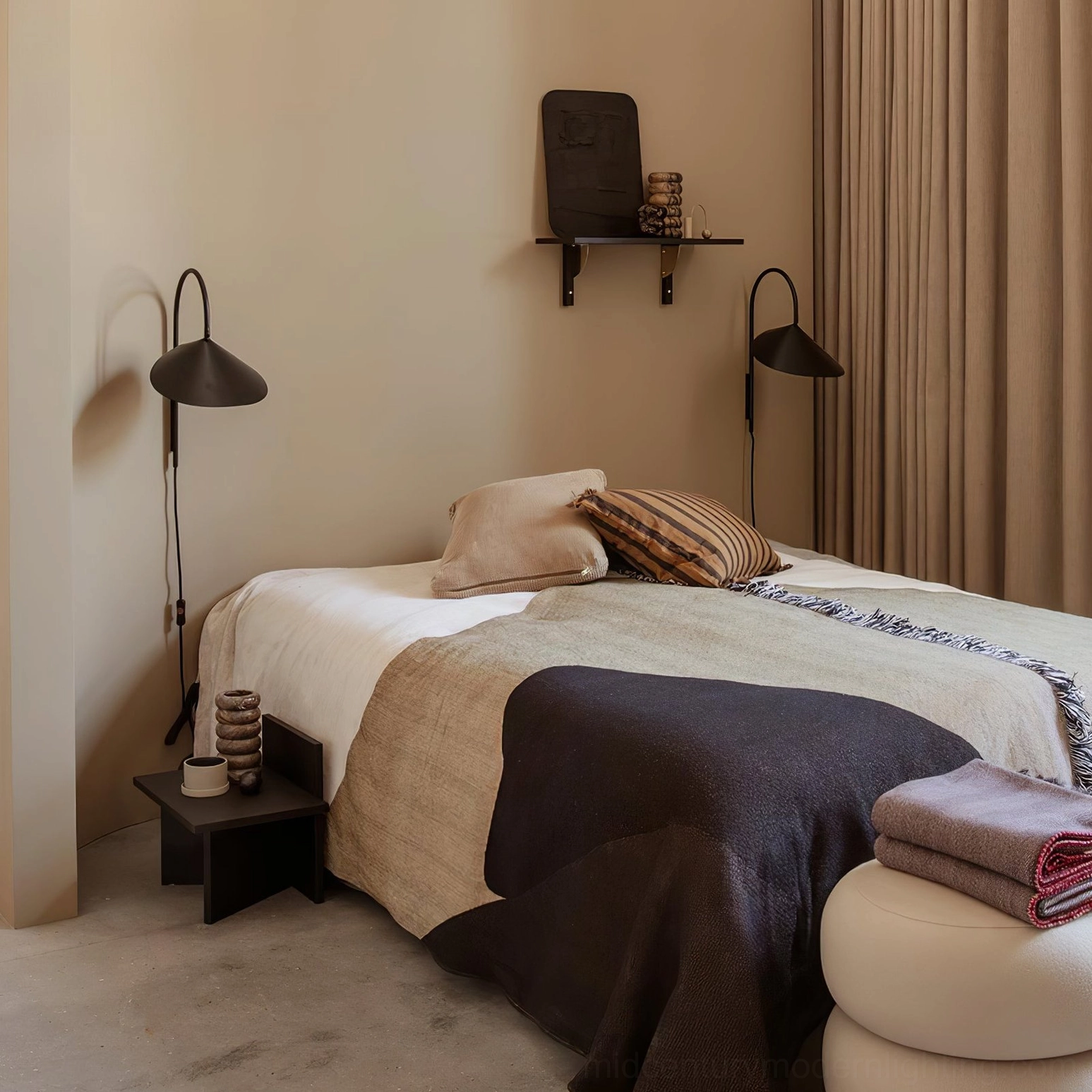 Stella minimalist wall lamp showing plug-in installation without hardwiring or junction box