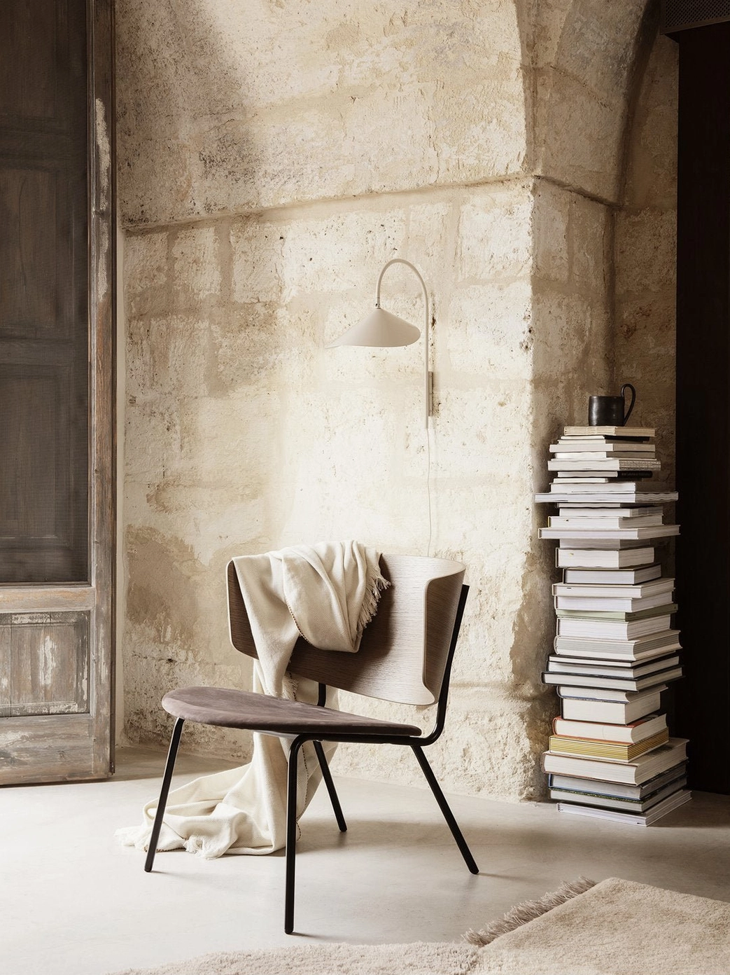Compact and tall Stella wall lamp side-by-side size comparison at 47cm and 127cm heights