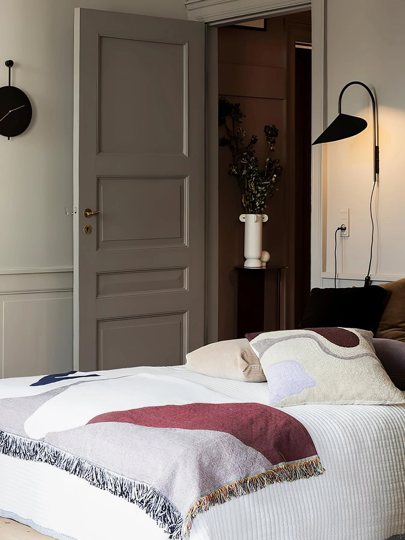 Tall Stella wall lamp 127cm creating vertical light wash on gallery wall in modern hallway