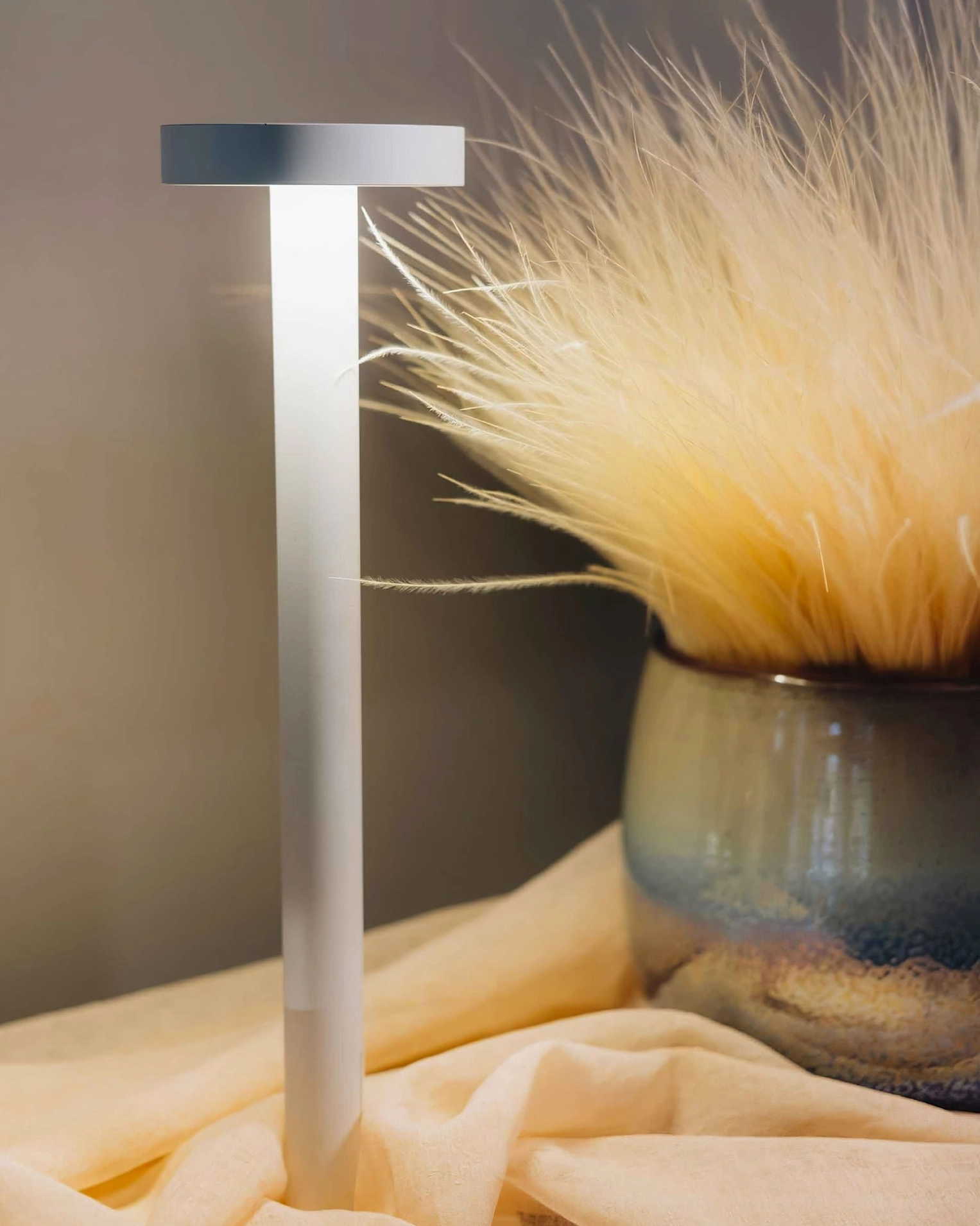 Tetatet portable touch lamp design-conscious professional minimalist aesthetic