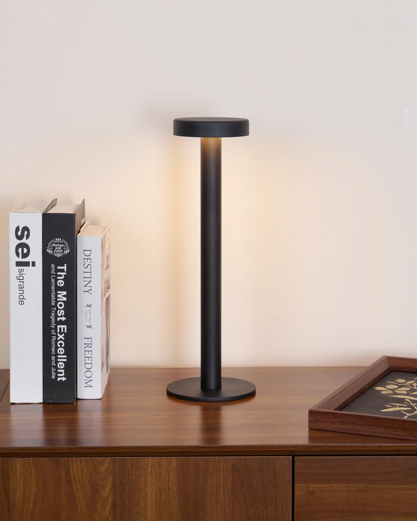Tetatet metal iron construction premium materials durable cordless lamp design