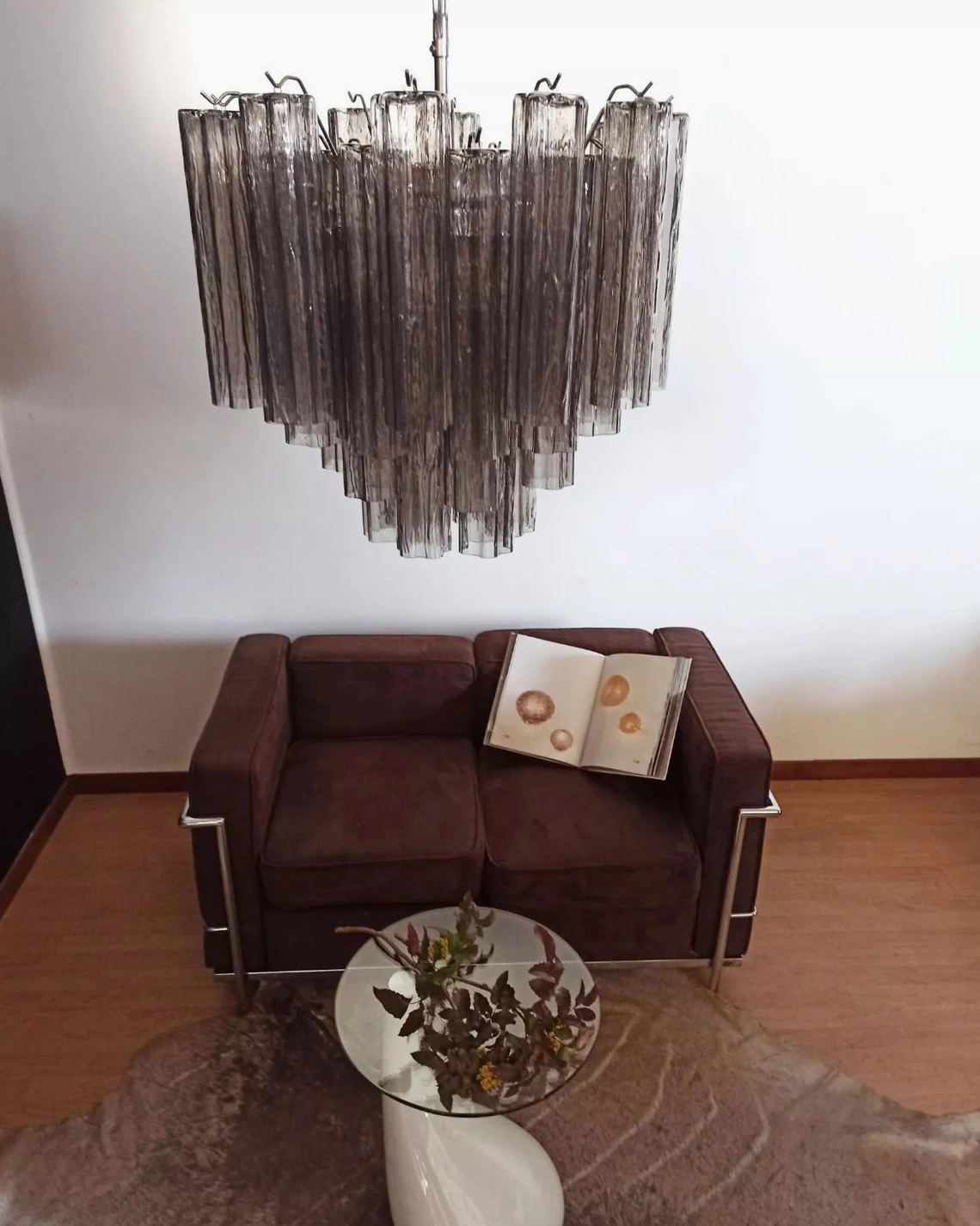 Premium Murano-style glass chandelier with polished metal hardware and seven light sources