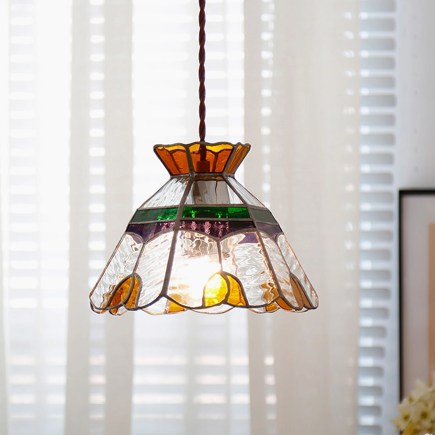 Handcrafted vitral stained glass pendant featuring E14 bulb socket and adjustable hanging cord
