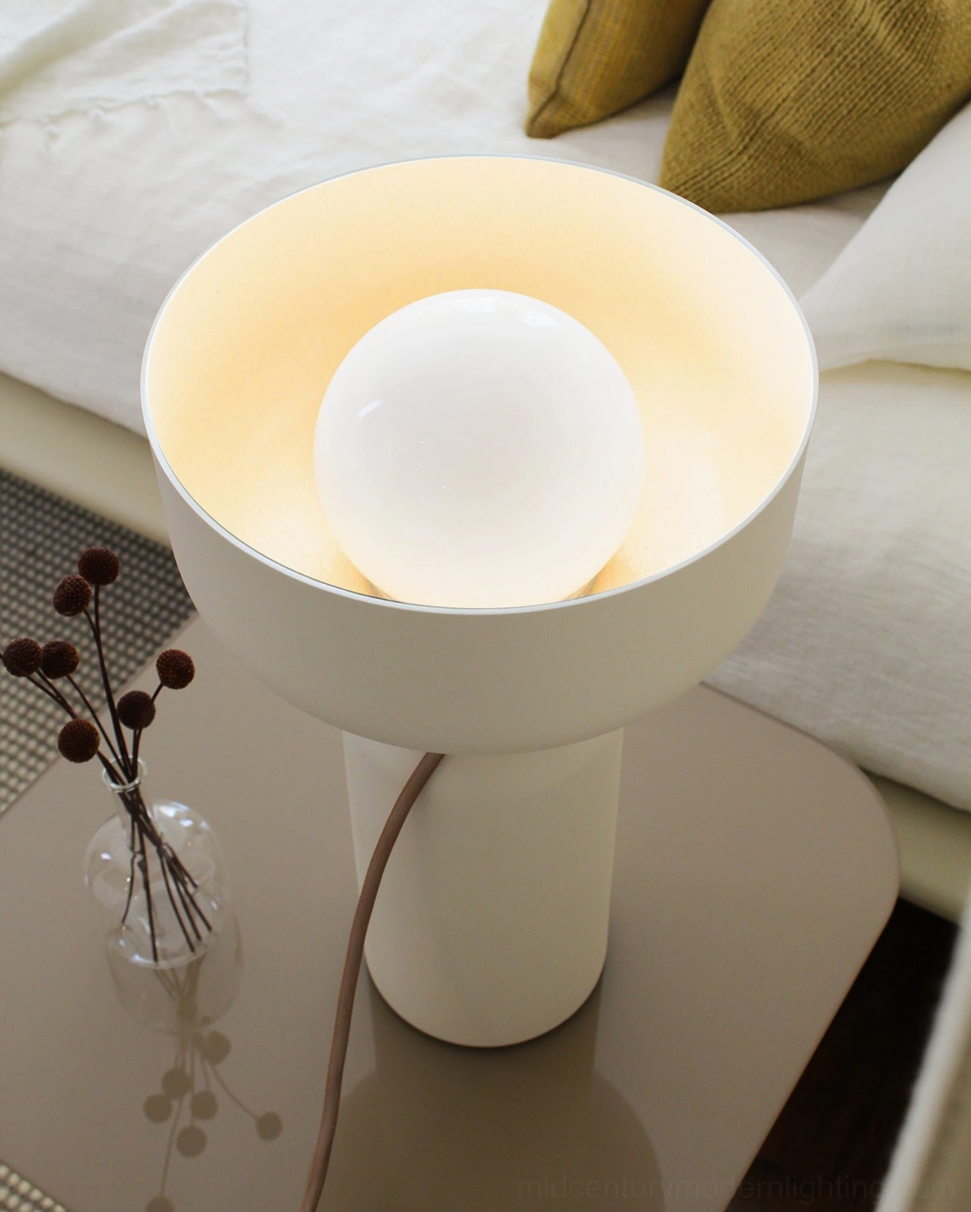 Vol table lamp matte finish metal construction and braided fabric power cord detail