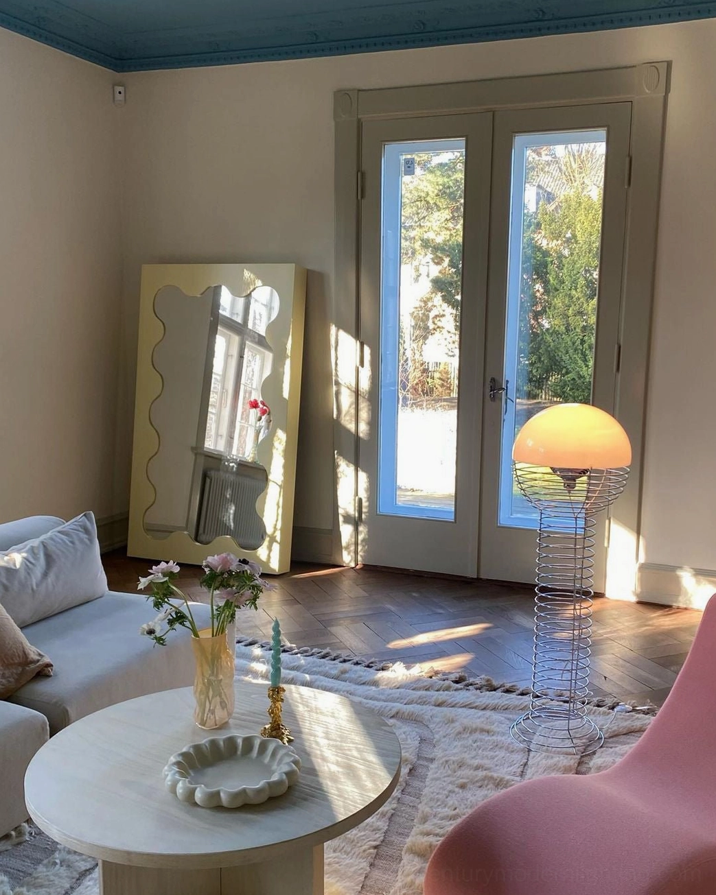 Wire floor lamp with warm ambient lighting in contemporary home setting, mid-century modern aesthetic